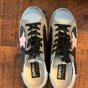 Size 39 superstars in very good condition !